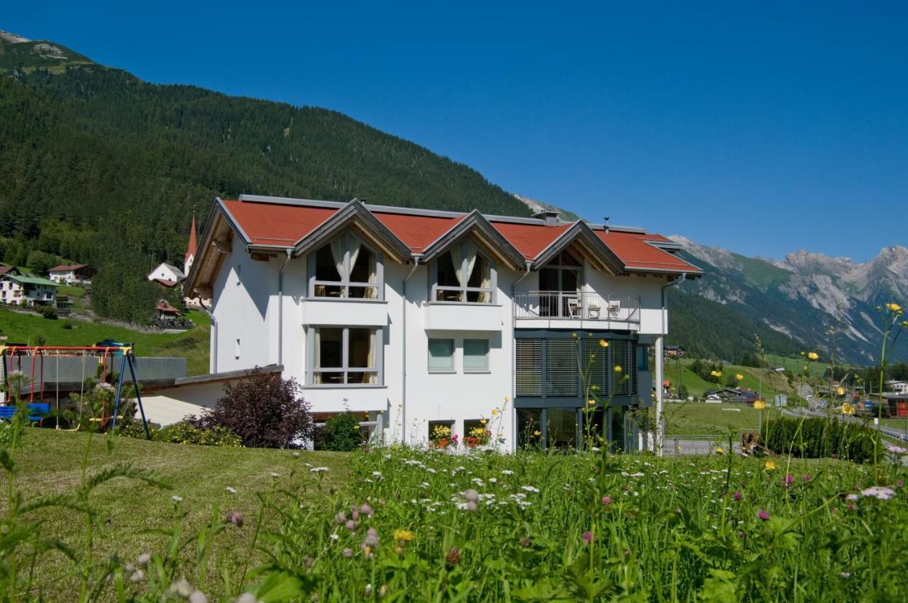Adrian Bed and Breakfast Sankt Anton am Arlberg Exteriör bild